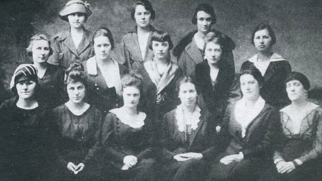 women protest for education