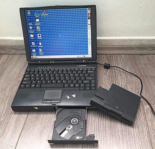 Se da inicio al uso de las computadoras portátiles