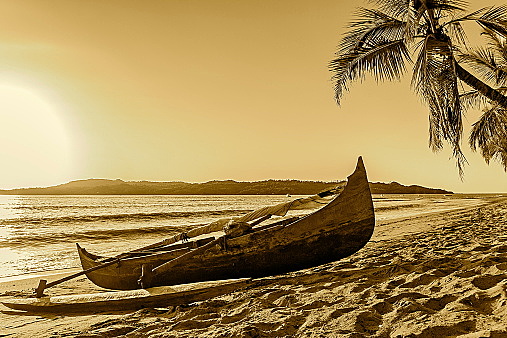 Austronesians begin trade