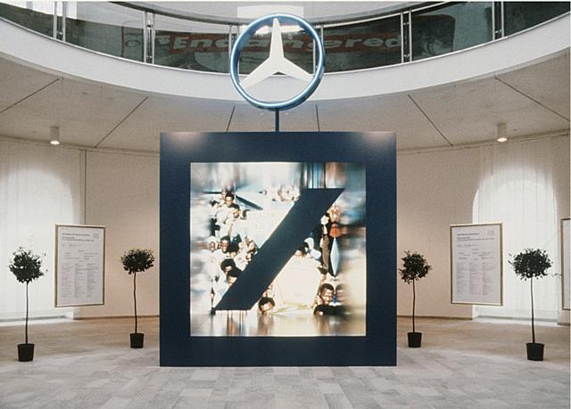 Documenta 8  Dirección artística: Manfred Schneckenburger Artistas: 317