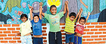 SOBRE LA POBLACIÓN INFANTIL Y JOVEN EN RIESGO Y EN DESPLAZAMIENTO - 2002