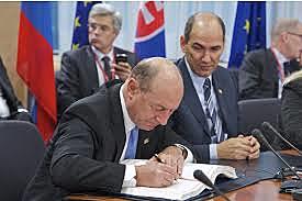 SE FIRMA EL TRATADO   DE ESTABILIDAD ,  COORDINACION Y GOBERNANZA