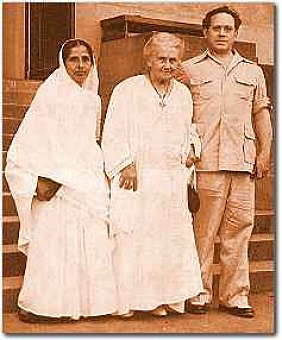 Travel to India, house arrest/internment