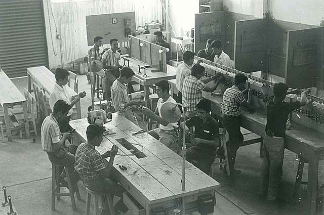 Se crean los  Centros de Estudios Tecnológicos