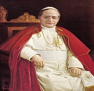 Divini  Redemtoris 1937. Pio XI. Ideas principales: El marxismo y comunismo, lo definió “malo”, indicó la renovación de la vida cristiana, el ejercicio de la caridad, el cumplimiento de deberes de justicia interpersonal y social en orden al bien común.