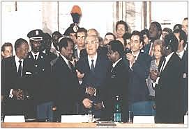 Assinatura de  Acordo Geral da Paz Entre Governo e Oposição