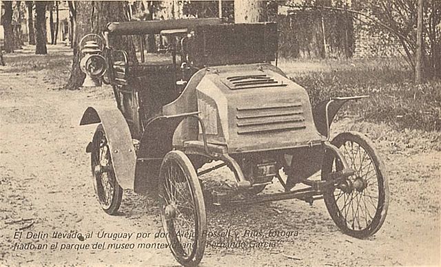 1er. Automóvil que circula por Montevideo
