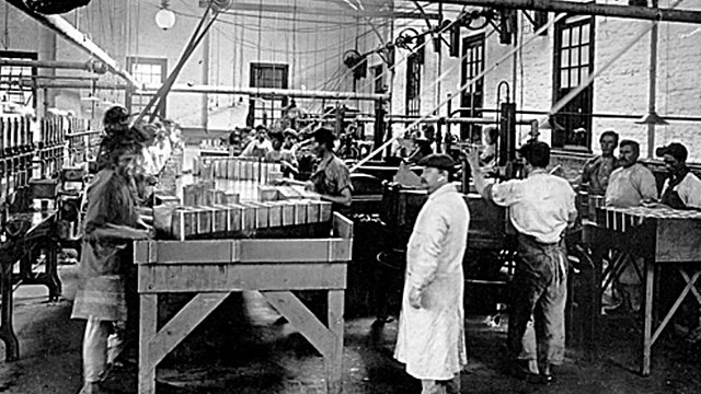 Comienza la instalación del Frigorífico Anglo en Fray Bentos - 1era elección presidencial directa.