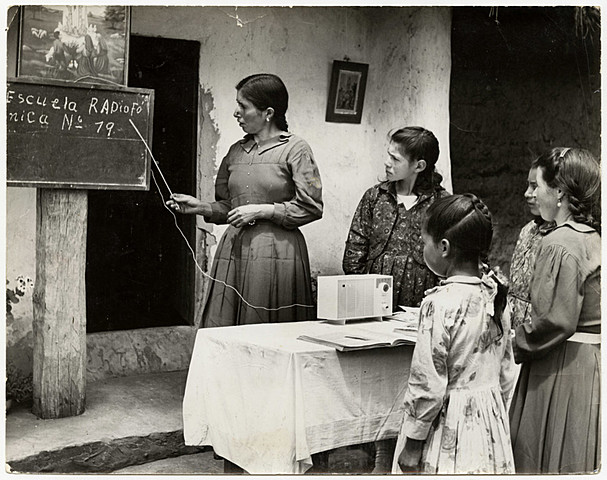 Escuelas Radiofónicas