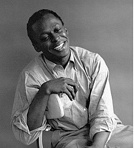 Miles Davis reanuda su carrera.