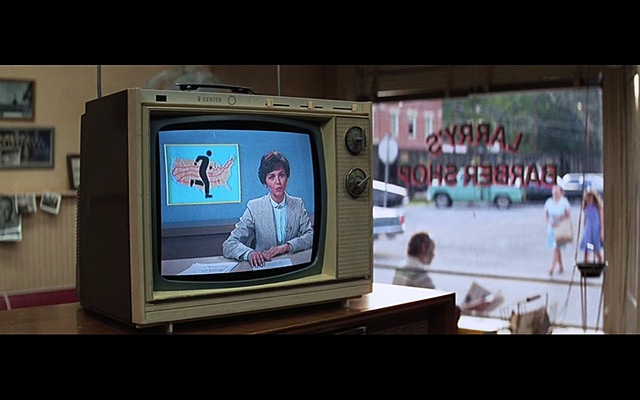 La televisión desplaza Periodicos en la Promocion de Marcas.