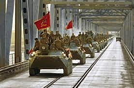 Gorbachov retira las tropas de Afganistán . Fin a la guerra de la URSS