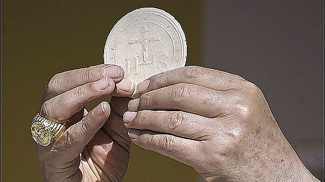 Desecración de la Hostia