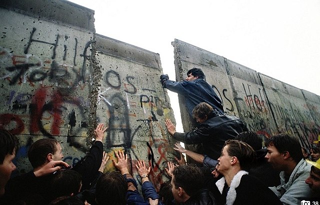Queda do Muro de Berlim. (1981-1989)