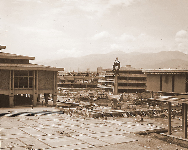 PRIMERA EXPERIENCIA COLOMBIANA DE FORMACIÓN UNIVERSITARIA A DISTANCIA.