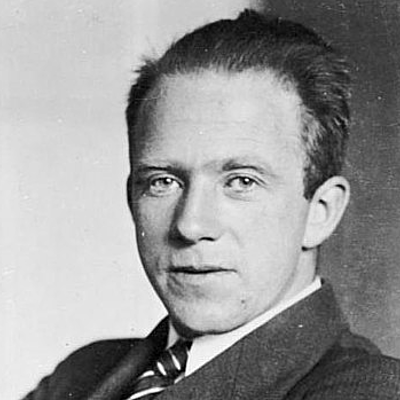 Timeline: Werner Heisenburg, 12/5/1901 - 2/1/1976
