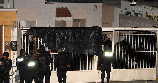 Comando armado asesina a 15 personas en una fiesta (Chihuahua).