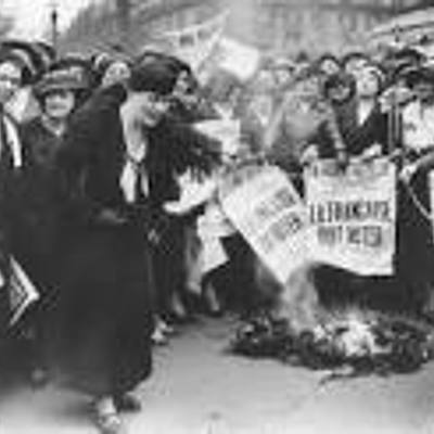 Timeline: Tres Olas del Feminismo