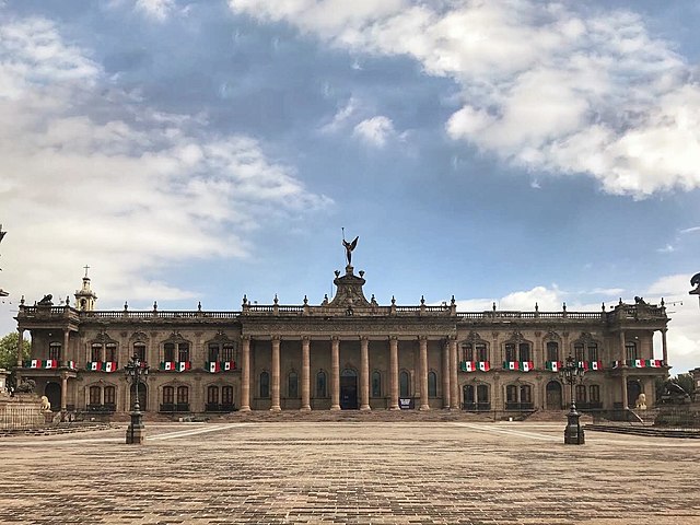 Se inaugura el palacio de gobierno