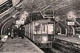 primer sistema de metro en el mundo
