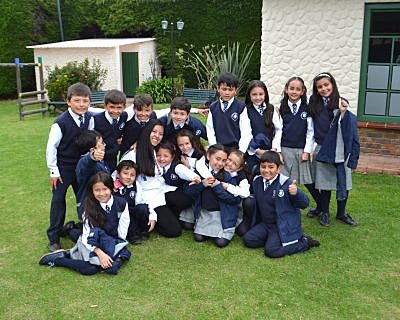 Apertura de los primeros colegios privados