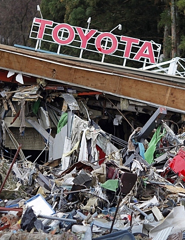 TSUNAMI Y TERREMOTO EN JAPÓN.