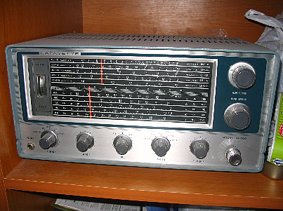 PRIMER RADIO-RECEPTOR ELECTRÓNICO