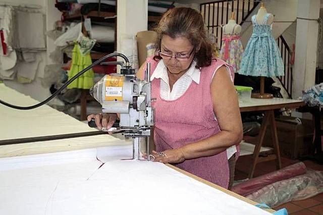 Baja producción manufacturera a la dependencia petrolera