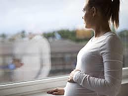 Características del especificador con inicio en torno al parto