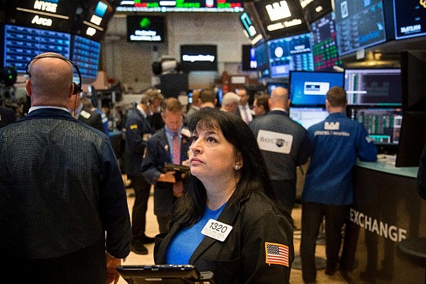 Colapso de los mercados financieros de Nueva York y Londres, seguido de una recesión mundial