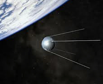 Lanzamiento del primer satélite .