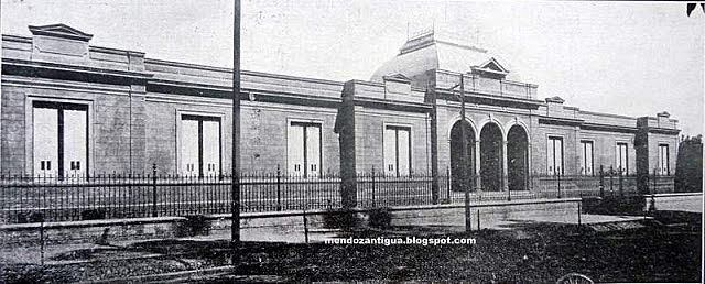 MENDOZA- Fundación en Mendoza del Colegio de la Santísima Trinidad