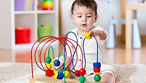 Piaget postula 4 etapas de desarrollo cognitivo por las que atraviesa el sujeto