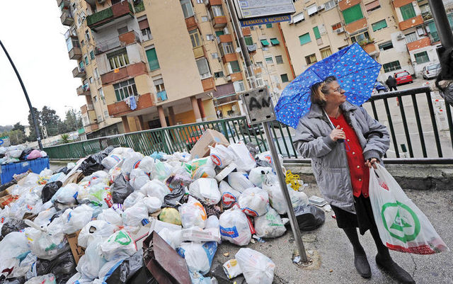 Tra i rifiuti parte la campagna elettorale
