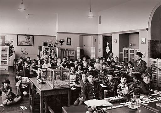 Margot y Ana prosiguen sus estudios en el Liceo Judio