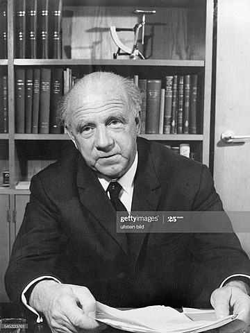 Fue profesor en la universidad de Saint Andrews