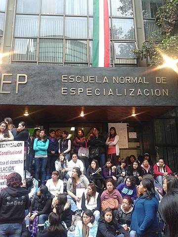 Inicia labores la Escuela Normal de Especialización de Monterrey, Nuevo León.