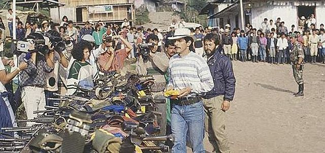 M 19 entrega las armas