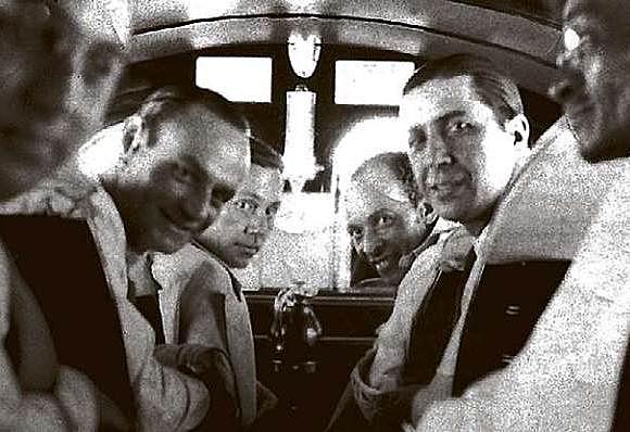 Muere Carlos Gardel en un accidente en Medellín