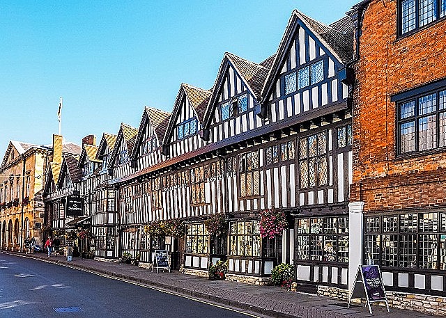 William Shakespeare vuelve a su pueblo