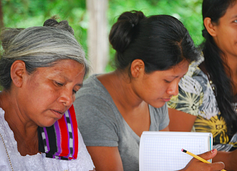 Educación a mujeres