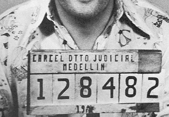 Pablo Escobar se entrega a la justicia