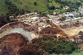 masacre de Machuca, en el corregimiento de Segovia (Antioquia), esta guerrilla voló un oleoducto causando la muerte de 84 civiles