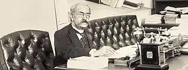 Fue director de la biblioteca nacional