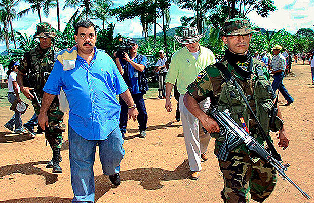 Desmovilización del Bloque “Héroes de Granada” ( Medellín)
