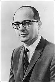 Charles Bachman conçoit l'architecture Ansi/Sparc