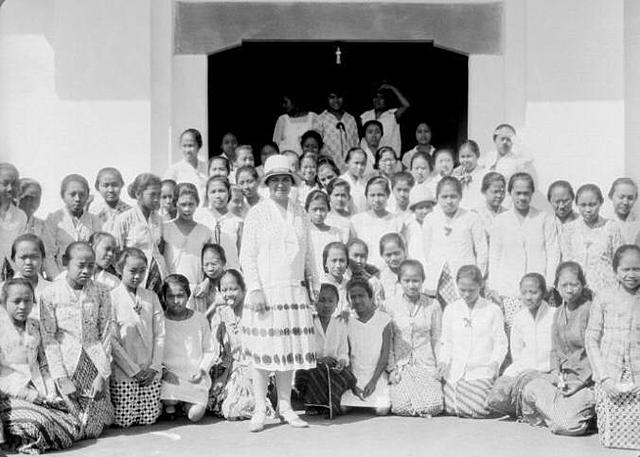 Creación de las Escuelas Normales