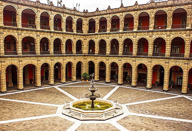 Creación del colegio San Idelfonso