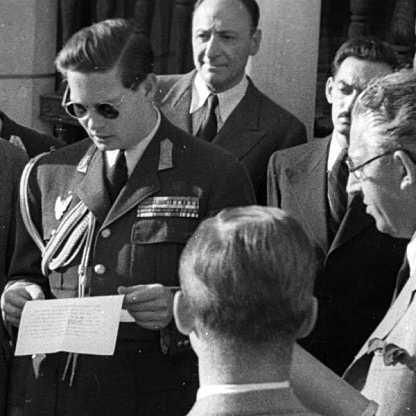 El rey Miguel I se vio obligado a abdicar