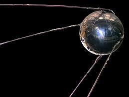 La URSS lanza el Sputnik I al espacio, el primer satélite artificial